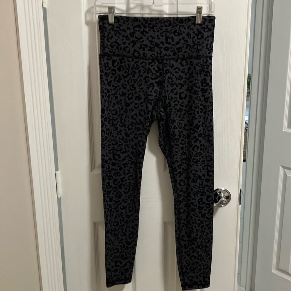 Athleta Elation Ultra High Rise Tight. Size-M